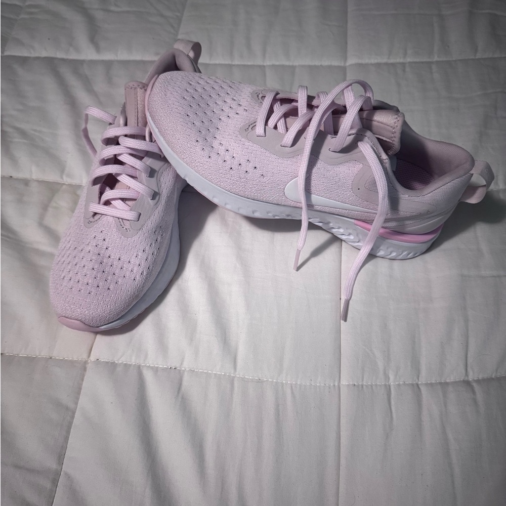 Nike Pink Sneakers Lightweight Breathable Design